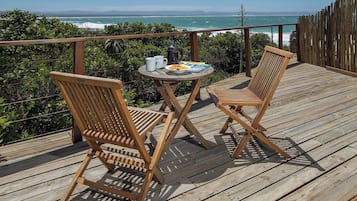 Deluxe Double or Twin Room, Partial Ocean View | Outdoor dining
