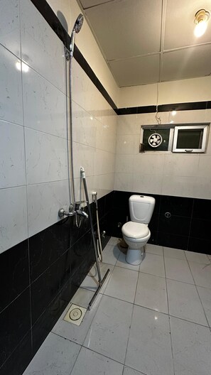 Bathroom - Gorgeous 1-bedroom apartment with AC in vibrant Islamabad (Islamabad)