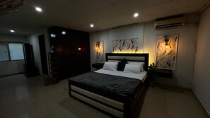 Room - Gorgeous 1-bedroom apartment with AC in vibrant Islamabad (Islamabad)