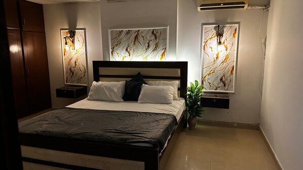Room - Gorgeous 1-bedroom apartment with AC in vibrant Islamabad (Islamabad)