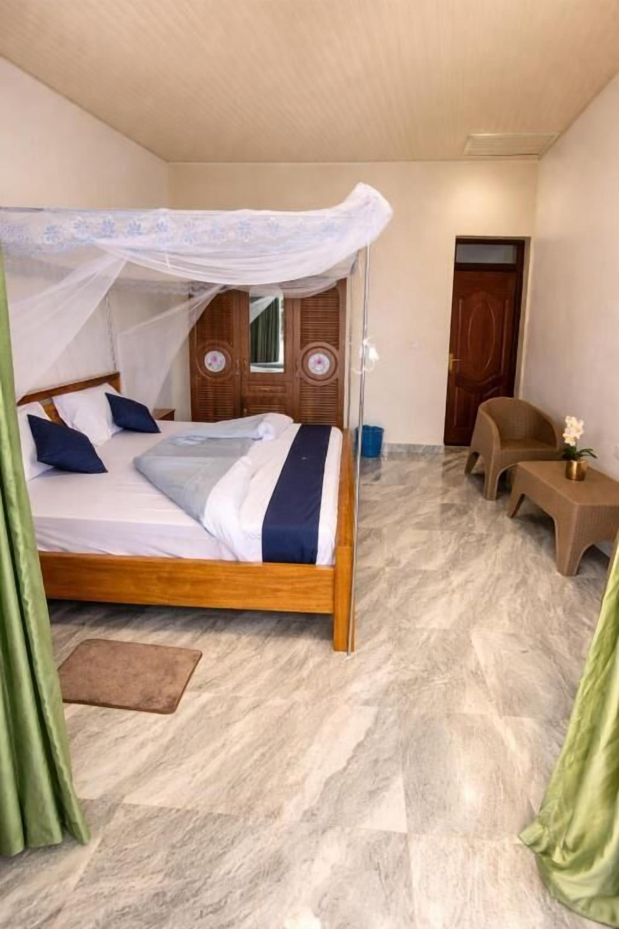Habitació doble Comfort, pati | Wifi gratuïta i habitacions accessibles amb cadira de rodes 