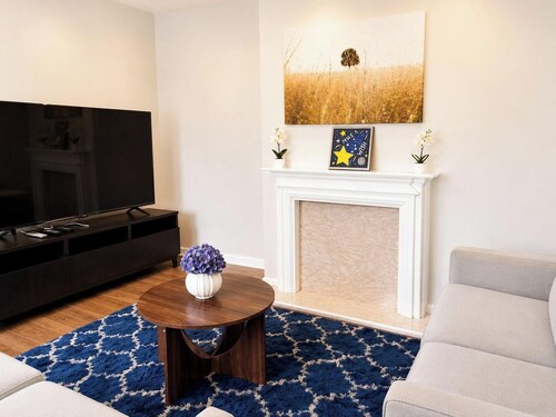 House Sleeps 5 With Enclosed Garden