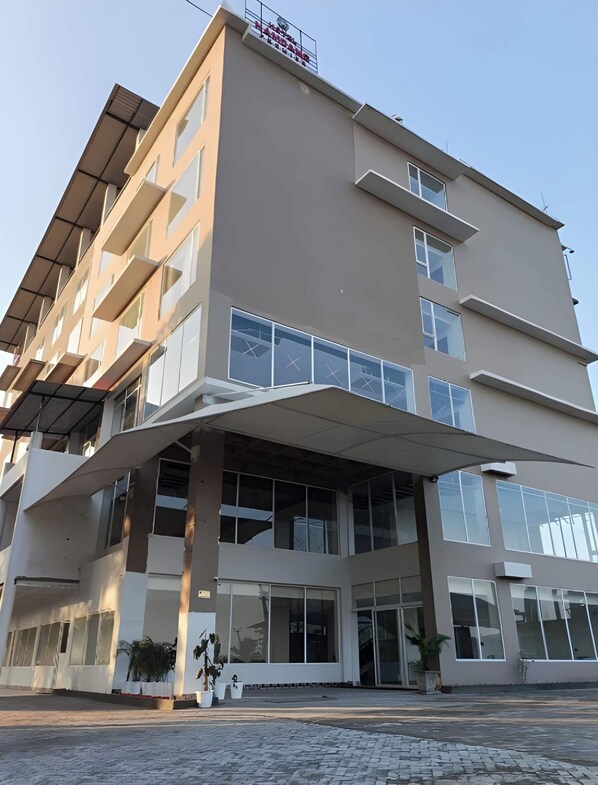 Exterior - YASHSHREE NAMDANG PREMIER HOTEL &BANQUET (DIGBOI)
