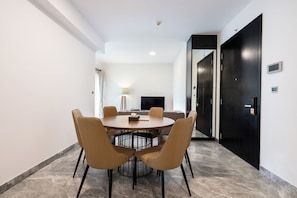 Luxury-Apartment, Stadtblick | Speisen