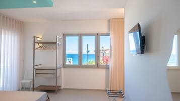 Minibar, free WiFi, bed sheets
