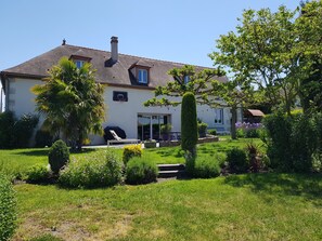 Exterior - Vacation Rental for 8 People - 4 Bedrooms - 2 Bathrooms (Saint-Pourçain-sur-Sioule)