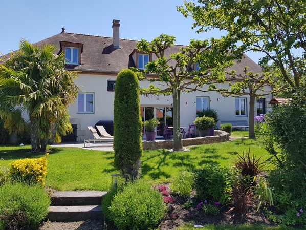 Exterior - Vacation Rental for 8 People - 4 Bedrooms - 2 Bathrooms (Saint-Pourçain-sur-Sioule)