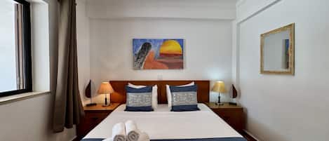 1 bedroom, bed sheets
