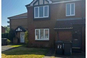Exterior - Stylish Private Flat - Sleeps 4 - Free Parking (Nuneaton)
