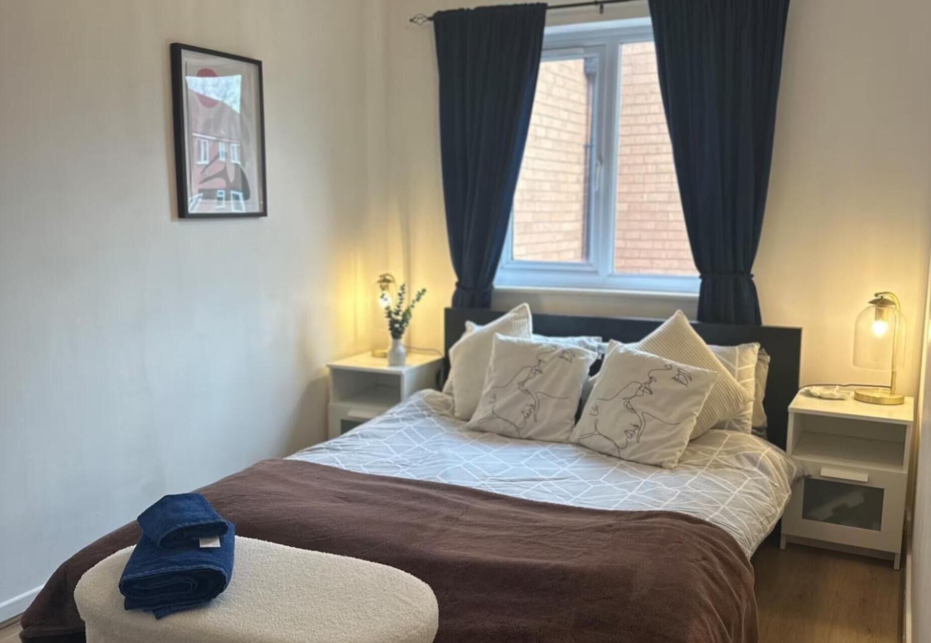 1 slaapkamer, een strijkplank/strijkijzer, gratis wifi, beddengoed