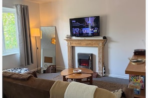 Living area - Stylish Private Flat - Sleeps 4 - Free Parking (Nuneaton)
