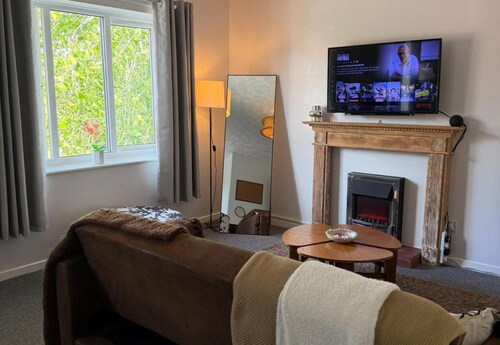 Stylish Private Flat - Sleeps 4 - Free Parking