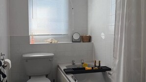 Suihkun ja ammeen yhdistelmä, syvä kylpyamme