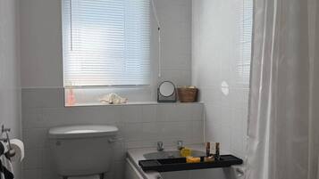 Combined shower/bathtub, deep-soaking bathtub