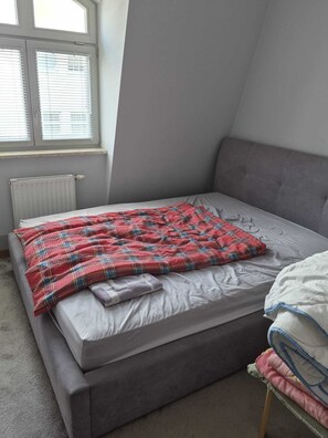 Apartemen Comfort, balkon | Setrika/meja setrika dan Wi-Fi gratis