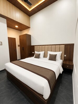 Room - Comfort & Convenience Near Shri Krishna Janmabhoomi Temple (Mathura)