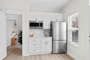 Coffee/tea maker, fridge, microwave, toaster - Dolce Vita - Near Beach & Boardwalk (Myrtle Beach)