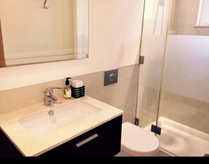 Bathroom - Spacious 4-bedroom house in fabulous Palmyra (Quarteira)