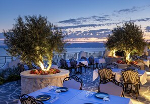 2 restaurants; s'hi serveixen esmorzars i sopars