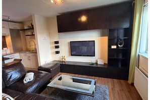 Living area - House Sleeps 4 With Parking and Garden (Aberdeen)