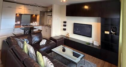 Four Mile-2bed House With Parking and Garden View