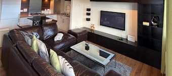 Four Mile-2bed House With Parking and Garden View
