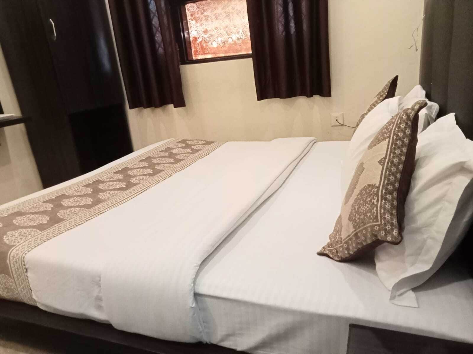 AC Deluxe Double Bed Room