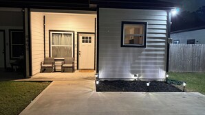 A small house with a patio, a door, and a window. - Charming 3-bedroom 2 bath house in lively Houston (Houston)