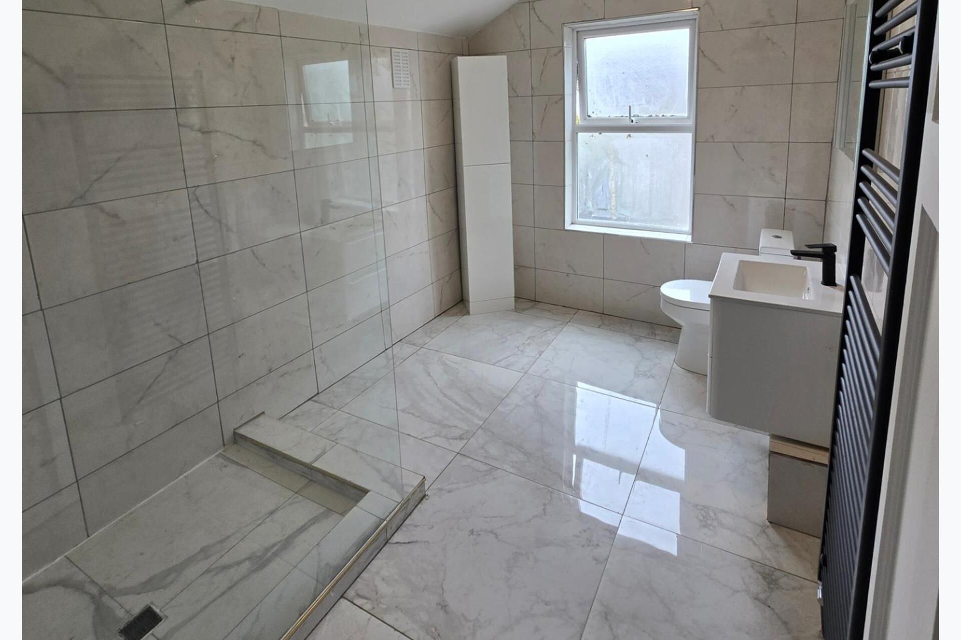 Buồng tắm vòi sen, khăn tắm 