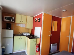 Coffee/tea maker, fridge, microwave - Mobile home, pets allowed - 4 guests (Annot)