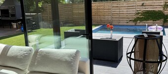 Villa with private pool and parking - 8 guests
