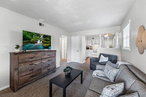 Smart TV - Independence Apartment for 4 Near KC Stadiums (Independence)