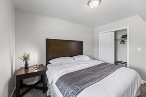 2 slaapkamers, een strijkplank/strijkijzer, gratis wifi, beddengoed