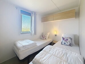Free WiFi - City mobile home, pets allowed - 4 guests (Jullouville)