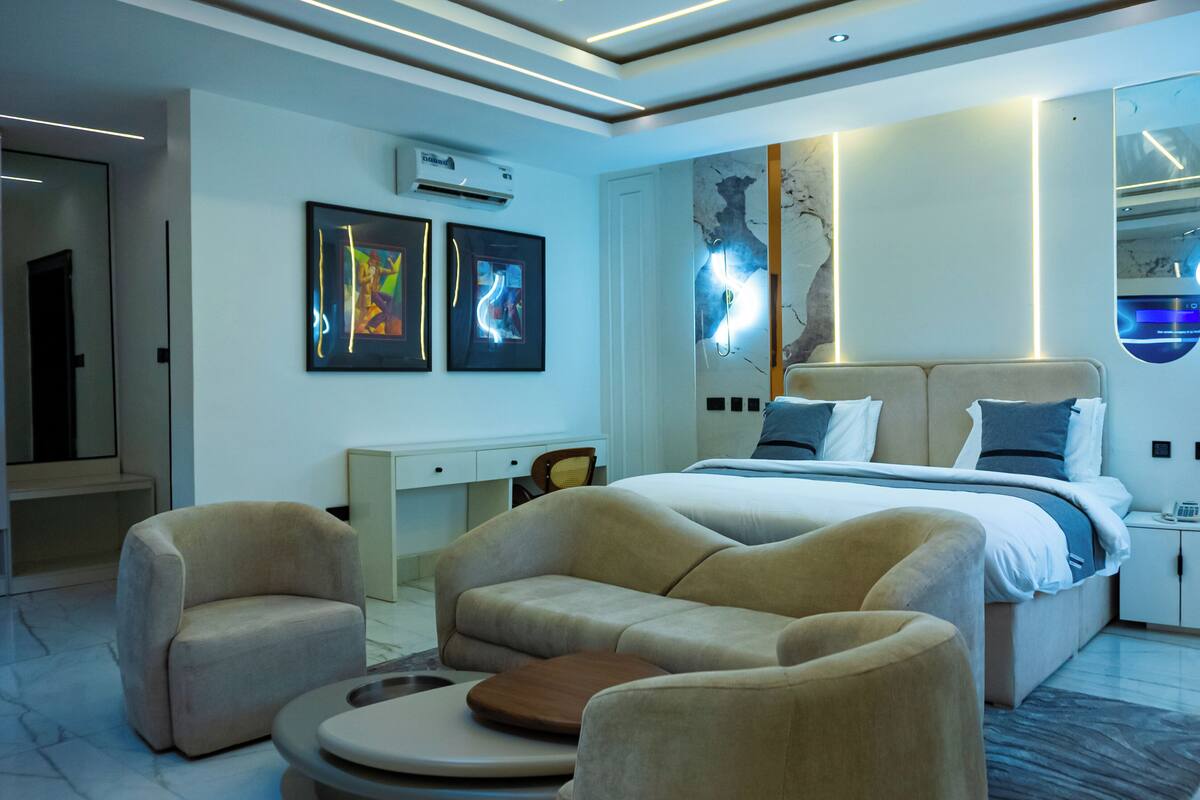Suite | Schreibtisch, laptopgeeigneter Arbeitsplatz, kostenloses WLAN
