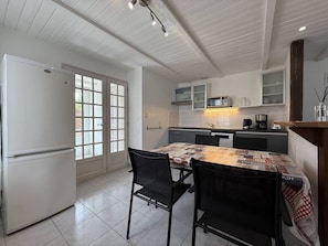 Private kitchen - Charming house near beach - 4 guests (Pleumeur-Bodou)
