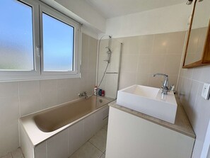 Bathroom - Renovated apartment with WiFi - 4 guests (Villeneuve-Loubet)