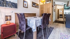 Unclassified image, 3 of 15, button - Renovated apartment, ski-in/ski-out - 5 guests (Val-d'Isère)
