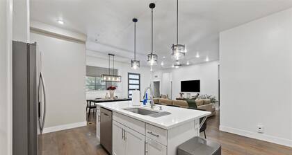 #HabitueHomes - Downtown Boise 4BR condo with 3 baths, full kitchen, parking, and WiFi.
