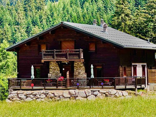 New cozy apartment with balcony and private parking in Pralognan-la-Vanoise