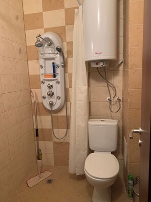 Hårtørrer, håndklæder, Sæbe, Toiletpapir