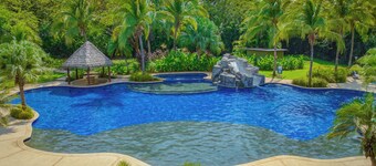 Casa Bayview | 4 Oceanview King Suites