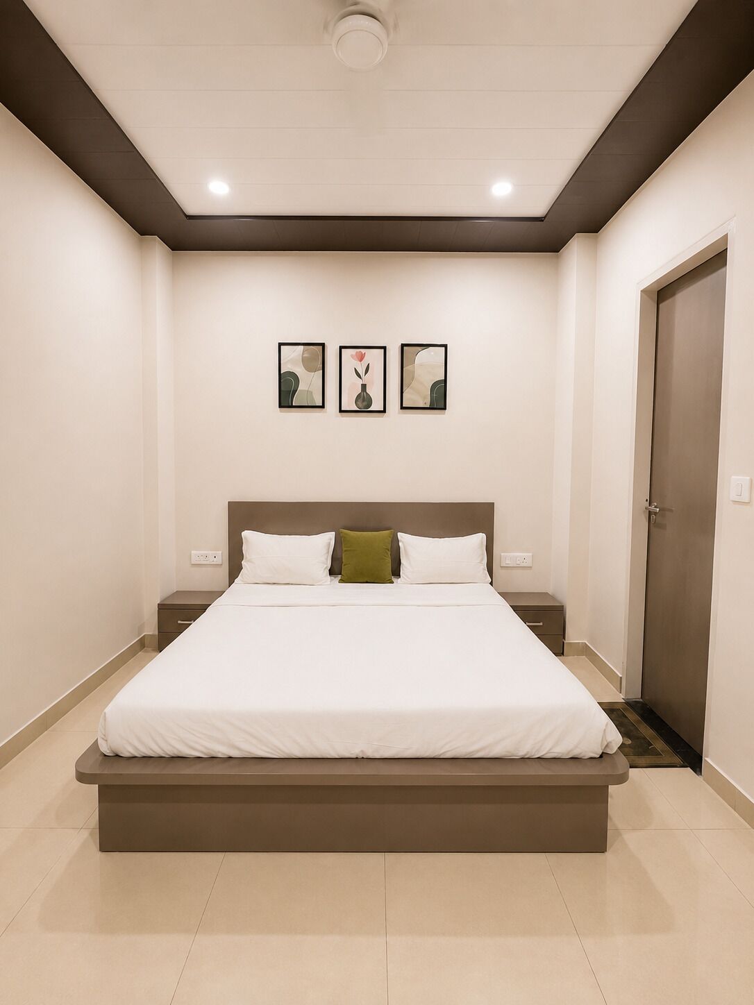 Junior Room | Laptop workspace, free WiFi