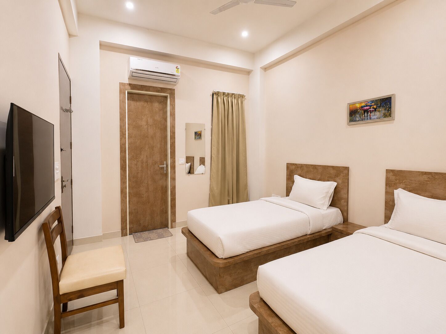 Deluxe Twin Room | Laptop workspace, free WiFi