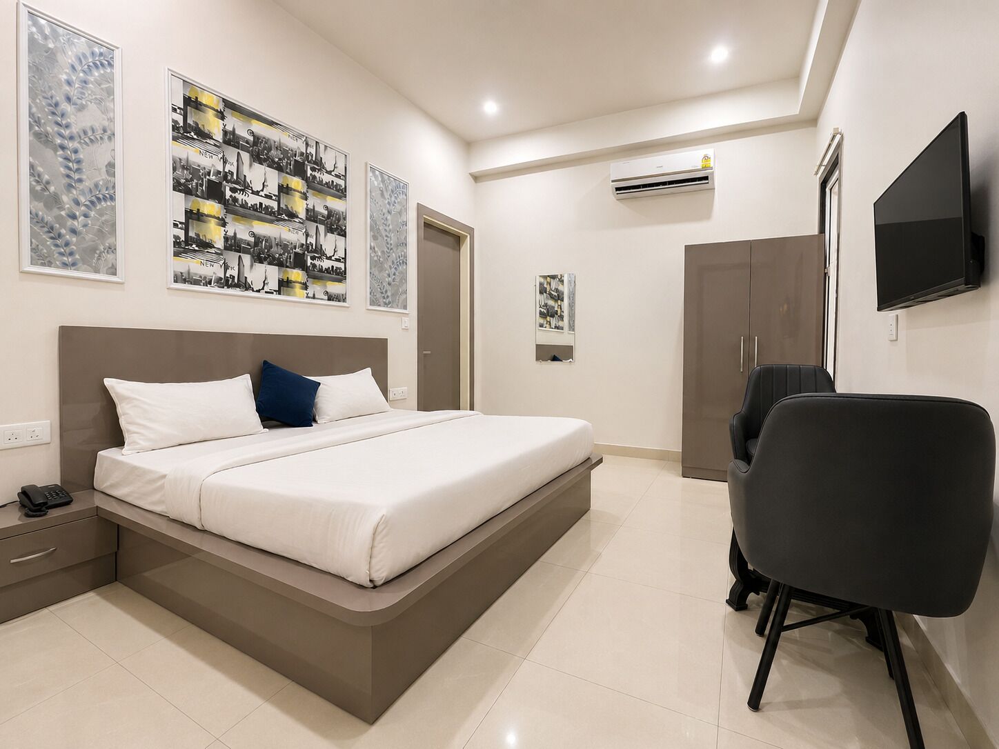 Standard Room, Private Bathroom | Laptop workspace, free WiFi