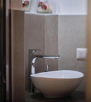Dusche, Haartrockner, Bidet, Handtücher