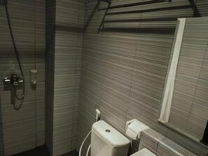 Superior Double or Twin Room | Bathroom - La Asiana Express Hotel (kota bandung)