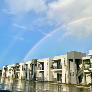 Exterior - CasaNova Modern 1BR Condo King Bed Quiet Neighborhood w/ Pool • Beach Nassau (Nassau)