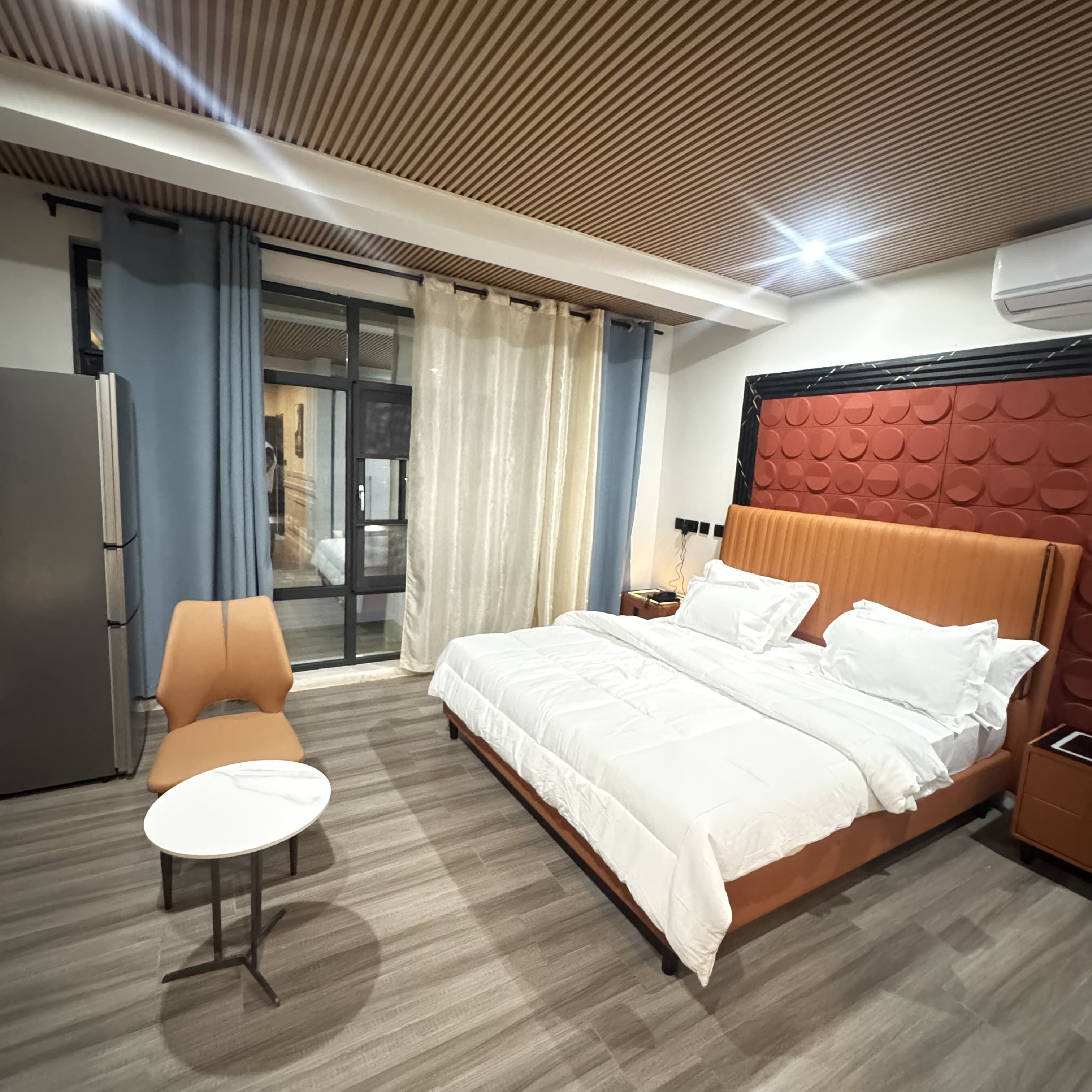 Iron/ironing board, WiFi, bed sheets