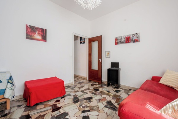Flooring, Fussboden, Interior Design, Zimmer, Decke, Wohnung, Möbel, Wohnzimmer, Teppich, Holzboden